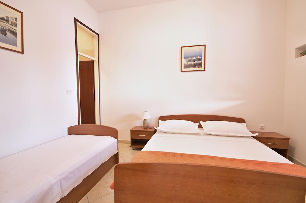 Apartment Zara 2 With Boat Place Mimice Quarto foto