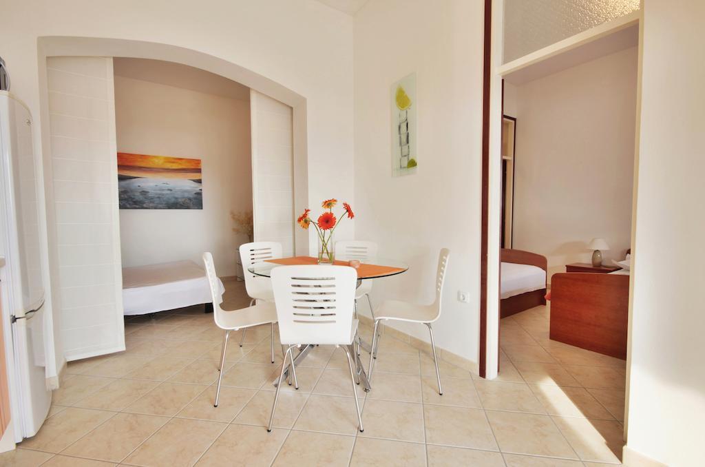Apartment Zara 2 With Boat Place Mimice Quarto foto